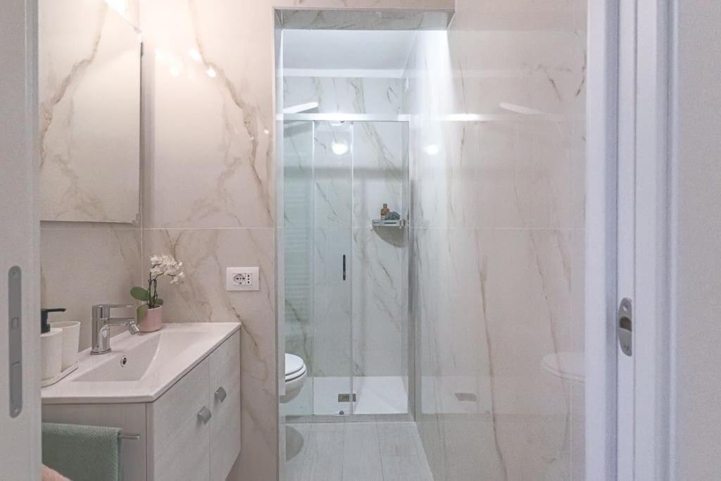 New Private Apt In Como A-C Self Check-In Exterior foto